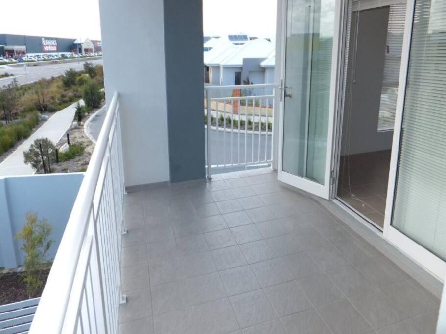 Modern Luxury 1 Bedroom Apartment - Walk To The Shops! Free Wifi Clarkson Экстерьер фото