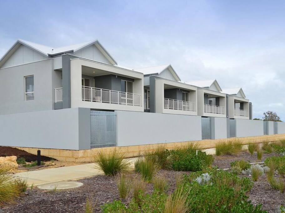 Modern Luxury 1 Bedroom Apartment - Walk To The Shops! Free Wifi Clarkson Экстерьер фото