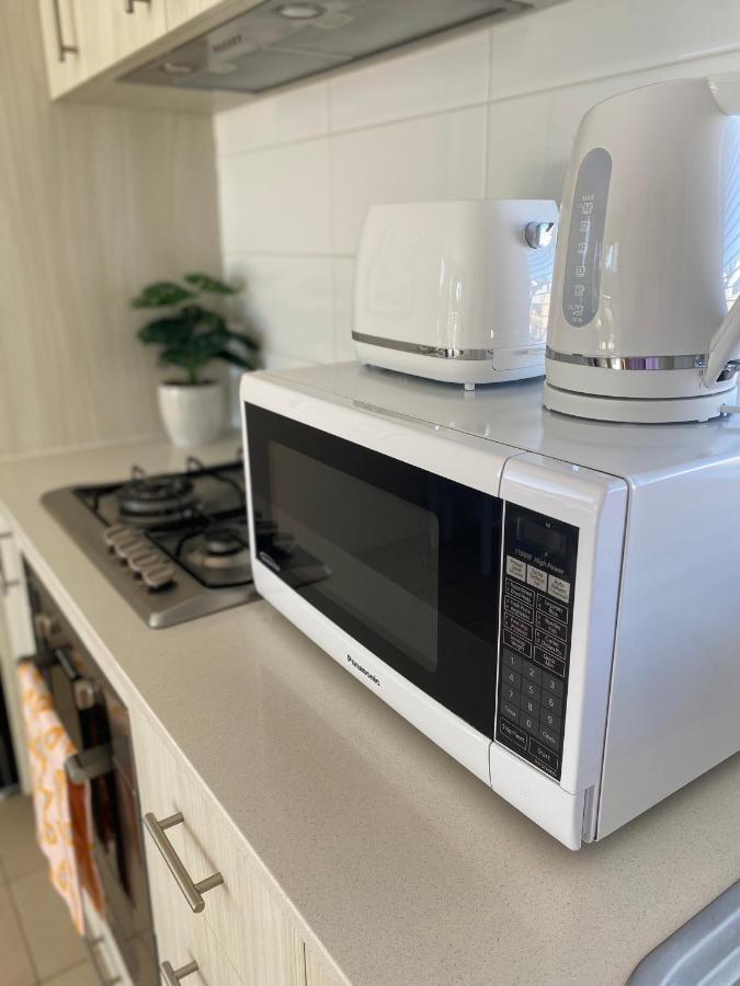 Modern Luxury 1 Bedroom Apartment - Walk To The Shops! Free Wifi Clarkson Экстерьер фото