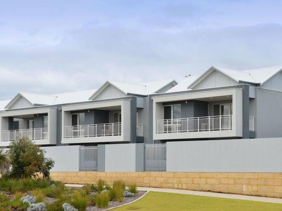 Modern Luxury 1 Bedroom Apartment - Walk To The Shops! Free Wifi Clarkson Экстерьер фото